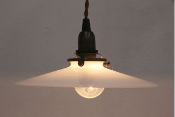 アンティーク照明　昭和初期　レトロな空間づくりにおすすめ!平笠シェードの吊り下げ照明(ペンダントライト、天井照明、電笠)(R-049921)