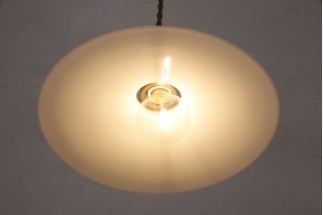 アンティーク照明　昭和初期　レトロな空間づくりにおすすめ!平笠シェードの吊り下げ照明(ペンダントライト、天井照明、電笠)(R-049921)