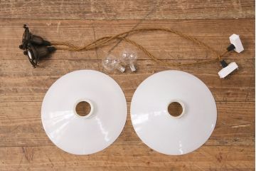 アンティーク照明　レトロな平笠シェードのペンダントライト2個セット(天井照明、吊り下げ照明、電笠)(R-049922)