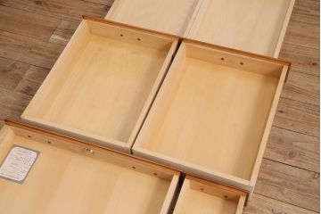 中古　横浜クラシック家具　ダニエル(Daniel)　クラシカルな佇まいが魅力の片袖机(定価約55万円)(R-049929)