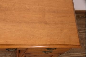 中古　横浜クラシック家具　ダニエル(Daniel)　クラシカルな佇まいが魅力の片袖机(定価約55万円)(R-049929)