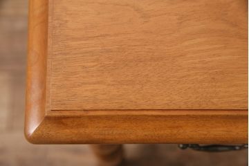 中古　横浜クラシック家具　ダニエル(Daniel)　クラシカルな佇まいが魅力の片袖机(定価約55万円)(R-049929)