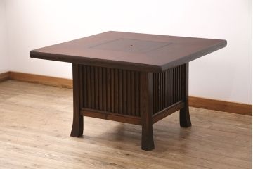 中古　九州民芸家具　ケヤキ材　和モダンな空間づくりにおすすめの囲炉裏テーブル(ダイニングテーブル、木製火鉢)(R-049931)