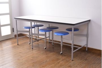 見た目のユニークさと機能性を兼ね備えた格納スツール6脚付きテーブル(6人用ダイニングテーブル、作業台)(R-049932)
