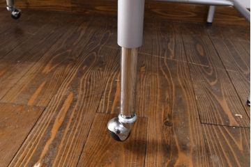 見た目のユニークさと機能性を兼ね備えた格納スツール6脚付きテーブル(6人用ダイニングテーブル、作業台)(R-049932)