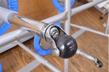 見た目のユニークさと機能性を兼ね備えた格納スツール6脚付きテーブル(6人用ダイニングテーブル、作業台)(R-049932)
