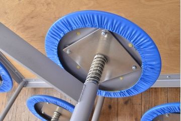 見た目のユニークさと機能性を兼ね備えた格納スツール6脚付きテーブル(6人用ダイニングテーブル、作業台)(R-049933)