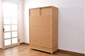 中古　広島・府中家具　松創　木匠多々納邦男作　しっとりとした気品を漂わせる桐箪笥(胴厚・柾目)(衣装箪笥、和タンス、収納箪笥、桐たんす)(定価約150万円)(R-049938)