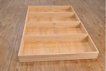 中古　広島・府中家具　松創　木匠多々納邦男作　しっとりとした気品を漂わせる桐箪笥(胴厚・柾目)(衣装箪笥、和タンス、収納箪笥、桐たんす)(定価約150万円)(R-049938)