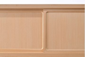 中古　広島・府中家具　松創　木匠多々納邦男作　しっとりとした気品を漂わせる桐箪笥(胴厚・柾目)(衣装箪笥、和タンス、収納箪笥、桐たんす)(定価約150万円)(R-049938)