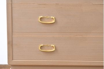 中古　広島・府中家具　松創　木匠多々納邦男作　しっとりとした気品を漂わせる桐箪笥(胴厚・柾目)(衣装箪笥、和タンス、収納箪笥、桐たんす)(定価約150万円)(R-049938)