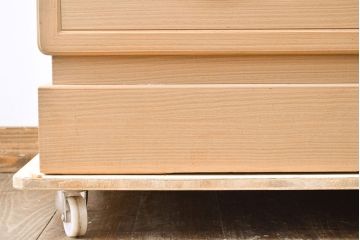 中古　広島・府中家具　松創　木匠多々納邦男作　しっとりとした気品を漂わせる桐箪笥(胴厚・柾目)(衣装箪笥、和タンス、収納箪笥、桐たんす)(定価約150万円)(R-049938)