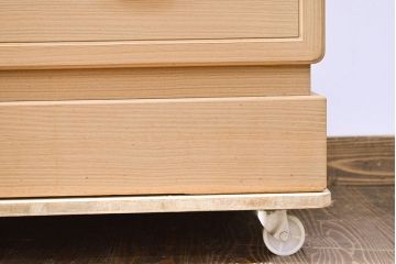 中古　広島・府中家具　松創　木匠多々納邦男作　しっとりとした気品を漂わせる桐箪笥(胴厚・柾目)(衣装箪笥、和タンス、収納箪笥、桐たんす)(定価約150万円)(R-049938)