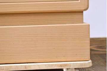 中古　広島・府中家具　松創　木匠多々納邦男作　しっとりとした気品を漂わせる桐箪笥(胴厚・柾目)(衣装箪笥、和タンス、収納箪笥、桐たんす)(定価約150万円)(R-049938)