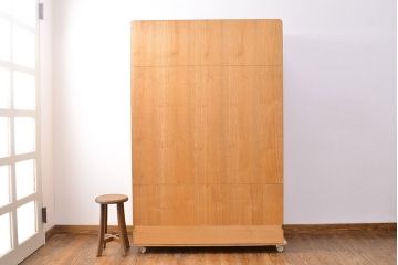 中古　広島・府中家具　松創　木匠多々納邦男作　しっとりとした気品を漂わせる桐箪笥(胴厚・柾目)(衣装箪笥、和タンス、収納箪笥、桐たんす)(定価約150万円)(R-049938)