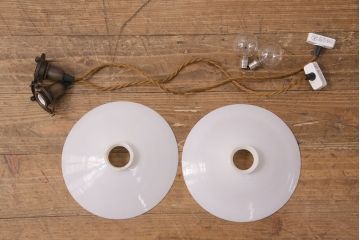 アンティーク照明　和製アンティーク　どこか懐かしさが漂う平笠シェードのペンダントライト2個セット(R-049951)