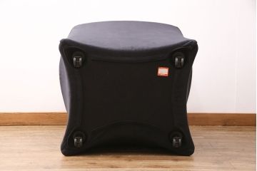 中古　展示品　美品　Cassina(カッシーナ)　684 PICCOLA TENTAZIONE(ピッコラテンタツィオーネ)　ラウンジアームチェア(定価約40万円)(アームソファ、一人掛けソファ、1P)(R-049953)