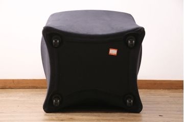 中古　展示品　美品　Cassina(カッシーナ)　684 PICCOLA TENTAZIONE(ピッコラテンタツィオーネ)　ラウンジアームチェア(定価約40万円)(アームソファ、一人掛けソファ、1P)(R-049954)