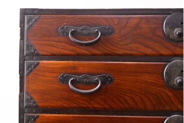 和製アンティーク　大正初期　前面ケヤキ材　五丁引き!　流れるような杢目と漆の美しさを堪能できる二本松箪笥(収納箪笥、衣装箪笥、時代箪笥)(R-049961)