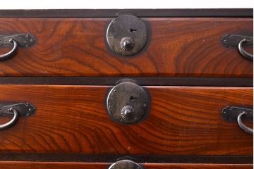 和製アンティーク　大正初期　前面ケヤキ材　五丁引き!　流れるような杢目と漆の美しさを堪能できる二本松箪笥(収納箪笥、衣装箪笥、時代箪笥)(R-049961)