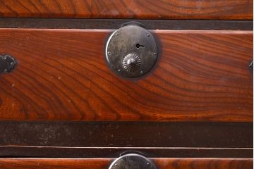 和製アンティーク　大正初期　前面ケヤキ材　五丁引き!　流れるような杢目と漆の美しさを堪能できる二本松箪笥(収納箪笥、衣装箪笥、時代箪笥)(R-049961)