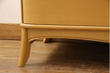 中古　美品　国産高級家具　森のしらべ　タモ材　曲線的な優美なつくりが魅力のワイドチェスト(定価約38万円)(R-049965)
