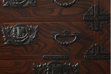 中古　美品　岩谷堂箪笥　力強い木目が魅力の衣装箪笥(整理箪笥、和タンス、引き出し、チェスト)(R-049967)