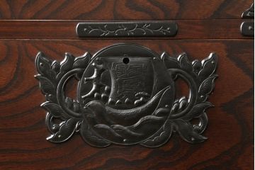 中古　美品　岩谷堂箪笥　力強い木目が魅力の衣装箪笥(整理箪笥、和タンス、引き出し、チェスト)(R-049967)