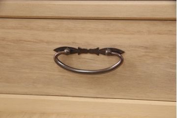 中古　伝統工芸　鎌倉彫り　寿峰作　衣装盆付き　赤みがかった色合いと牡丹の彫りが見事な衣装タンス(着物タンス、桐タンス、和タンス、衣装箪笥)(R-049969)