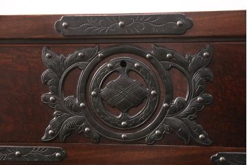 中古　岩谷堂箪笥　桜木家具店作　伝統車付きタンス　豪華な金具と重厚な佇まいが魅力の車箪笥(和箪笥、引き出し)(R-049971)