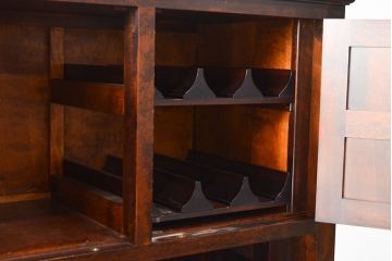 中古　美品　松本民芸家具　コレクションにもおすすめ!クラシックな雰囲気が格好いいS.P型ワインボード(ワインラック、収納棚、戸棚、キャビネット、SP型)(定価約99万円)(R-049972)