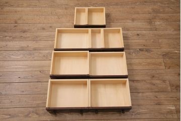 中古　北海道民芸家具　落ち着きある大人の空間づくりにおすすめの縦型チェスト(小引き出し、小タンス、引き出し)(R-049973)