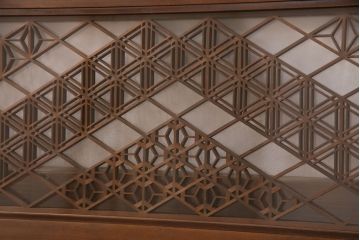 アンティーク建具　両面ガラス　麻の葉・胡麻・桜亀甲の3種の組子が見事な組子欄間(明り取り、明かり取り)(R-049979)