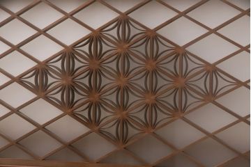 アンティーク建具　両面ガラス入り　麻の葉と七宝亀甲紋様の組子が上品な欄間(明り取り、明かり取り)(R-049981)