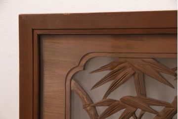 アンティーク建具　両面ガラス入り　竹と梅の彫りが和の風情を感じさせる欄間(明り取り、明かり取り)(R-049982)