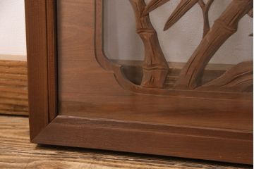 アンティーク建具　両面ガラス入り　竹と梅の彫りが和の風情を感じさせる欄間(明り取り、明かり取り)(R-049982)
