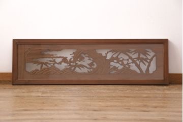 アンティーク建具　両面ガラス入り　竹と梅の彫りが和の風情を感じさせる欄間(明り取り、明かり取り)(R-049982)