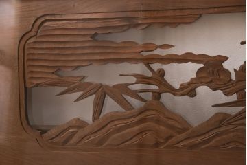 アンティーク建具　両面ガラス入り　竹と梅の彫りが和の風情を感じさせる欄間(明り取り、明かり取り)(R-049982)