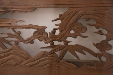 アンティーク建具　両面ガラス入り　竹と梅の彫りが和の風情を感じさせる欄間(明り取り、明かり取り)(R-049982)