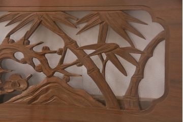 アンティーク建具　両面ガラス入り　竹と梅の彫りが和の風情を感じさせる欄間(明り取り、明かり取り)(R-049982)