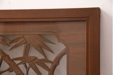 アンティーク建具　両面ガラス入り　竹と梅の彫りが和の風情を感じさせる欄間(明り取り、明かり取り)(R-049982)