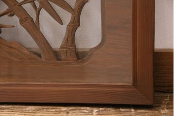 アンティーク建具　両面ガラス入り　竹と梅の彫りが和の風情を感じさせる欄間(明り取り、明かり取り)(R-049982)