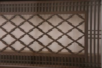 アンティーク建具　両面ガラス入り　インテリアのアクセントに!松皮菱文様の組子が目を引く欄間(明り取り、明かり取り)(R-049983)