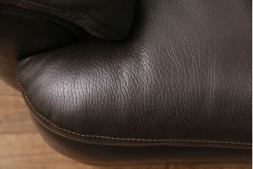 展示品　IDC大塚家具　極美品　新古品　enzo dambrosio(エンツォダンブロシオ)　高級感溢れるイタリアデザインの本革製3人掛けソファ(定価約40万円)(3P、三人掛け)(R-049988)