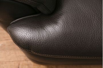 展示品　極美品　新古品　enzo dambrosio(エンツォダンブロシオ)　高級感溢れるイタリアデザインの本革製2人掛けソファ(定価約32万円)(2P、二人掛け)(R-049989)