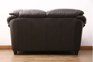 展示品　極美品　新古品　enzo dambrosio(エンツォダンブロシオ)　高級感溢れるイタリアデザインの本革製2人掛けソファ(定価約32万円)(2P、二人掛け)(R-049989)