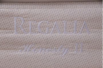 中古　美品　IDC大塚家具　KINGSDOWN(キングスダウン)社　REGALIA(レガリア)シリーズ　「オネスティ2」　シングルサイズ　ベッドマットレス&ボトムクッションセット(定価約11万円)(シングルベッド)(R-049991)