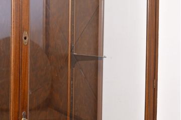 イギリスアンティーク　マホガニー材　高級感漂うエレガントな佇まいが魅力のショーケース(ガラスケース、飾り棚、陳列棚、店舗什器)(R-049992)です。