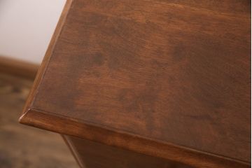 中古　横浜ダニエル(Daniel)　滑らかな木肌と温かみのある色合いが魅力のチェストセブン(S)(定価約40万円)(チェスト、引き出し)(R-049994)