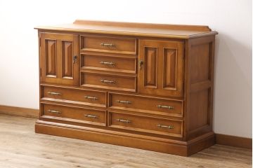 中古　美品　横浜クラシック家具　ダニエル(daniel)　特注品の横長チェスト(引き出し、整理タンス、収納タンス、サイドボード)(定価約90万円)(R-049996)